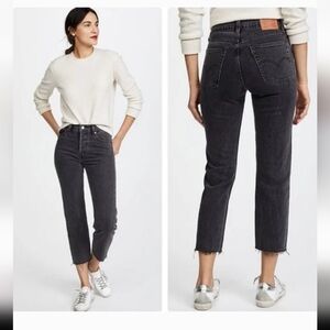 ❤️ SALE!!!Levi's wedgie frayed bottom button up jean